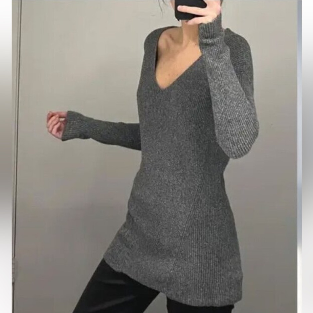 Aritzia Wilfred Henon Grey Boucle Ribbed V-Neck Sweater EUC